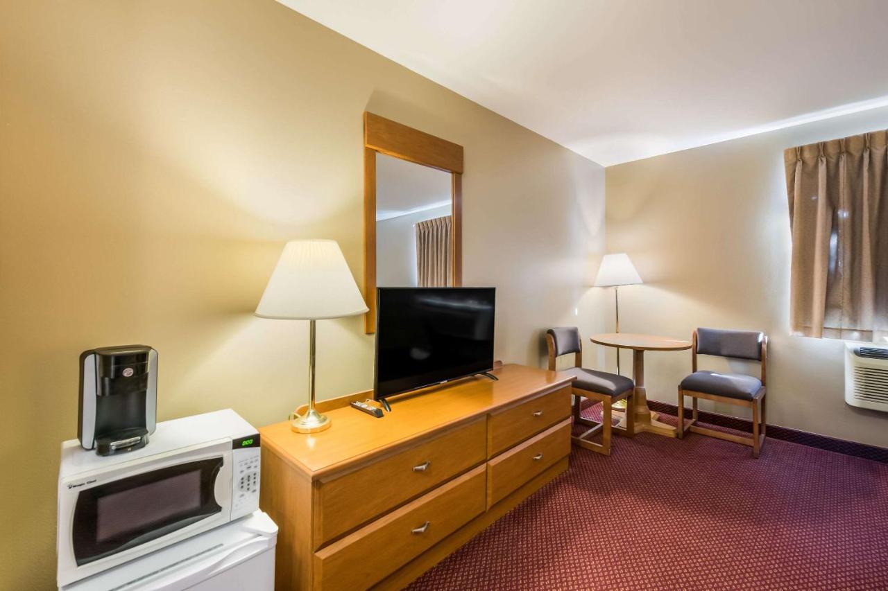 Econo Lodge Rice Lake Extérieur photo